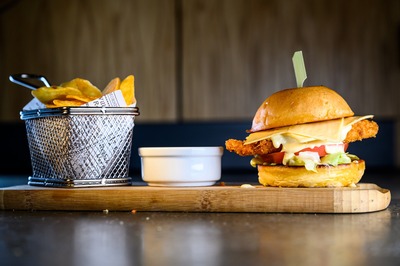 Frame Bar & Food